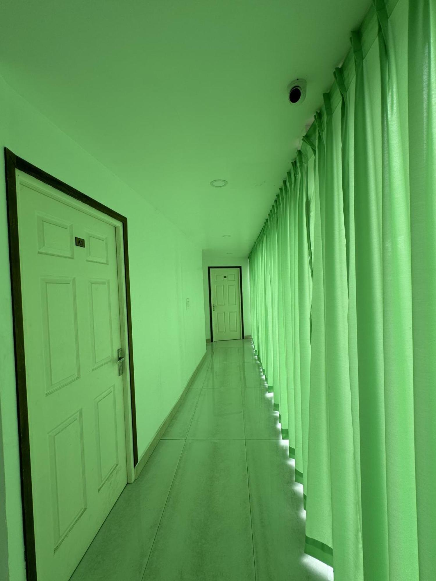 Готель Amsher Suit Lulu Mall Road Kochi Екстер'єр фото